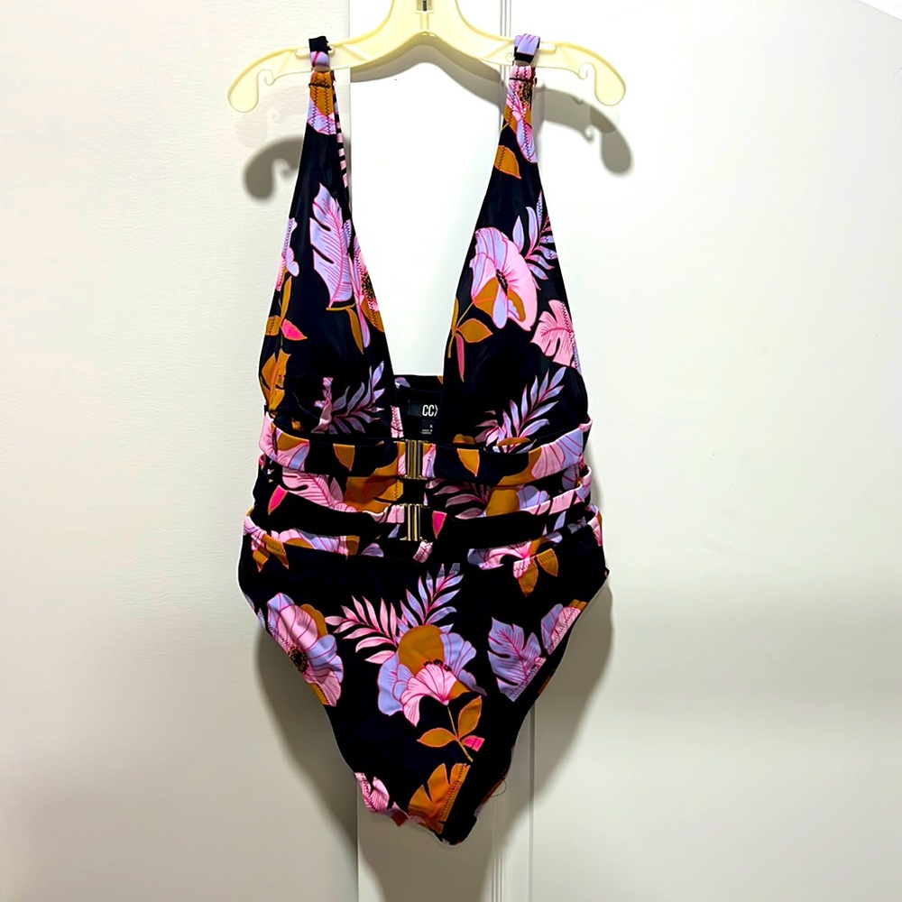 Cute floral plus size cut bathing suit. Size 14 (s) by CITY CHIC.